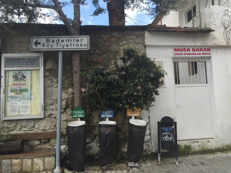 Bed and Breakfast Hobbithousebademler Urla Exteriér fotografie